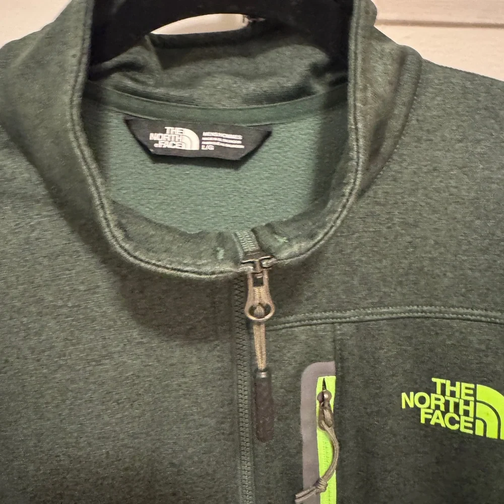 The North Face Green 1/4 Zip Pullover with Neon Yellow Details Size‎ Large